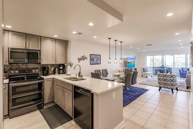 Building Photo - 1255 E Peppertree Dr