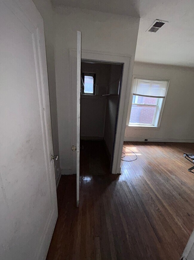 Building Photo - 5124 Northland Ave