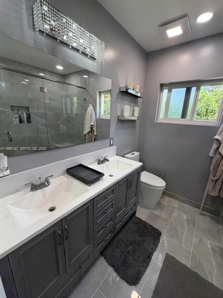 Building Photo - 311 SW 44th Ave