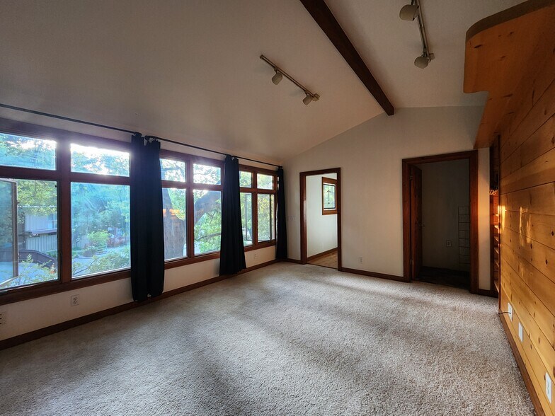 Building Photo - 9710 Mistletoe Rd