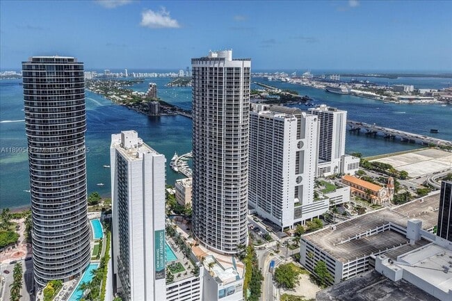 Building Photo - 1750 N Bayshore Dr