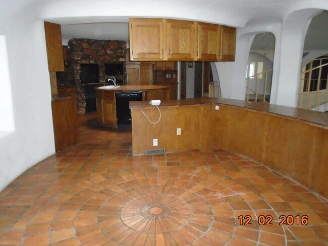 Building Photo - Large Underground House with indoor pool n...