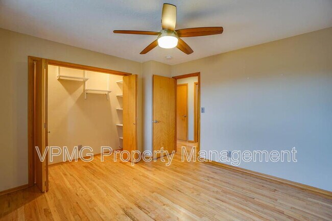 Building Photo - 6904 NE 70th St