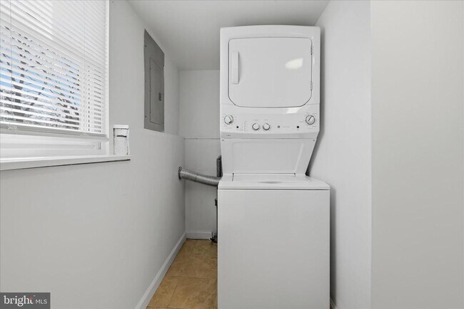 Building Photo - 1425 D St