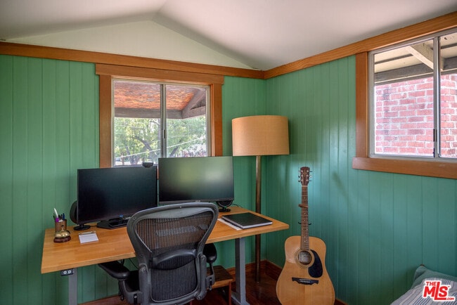 Building Photo - 1480 N Mentor Ave