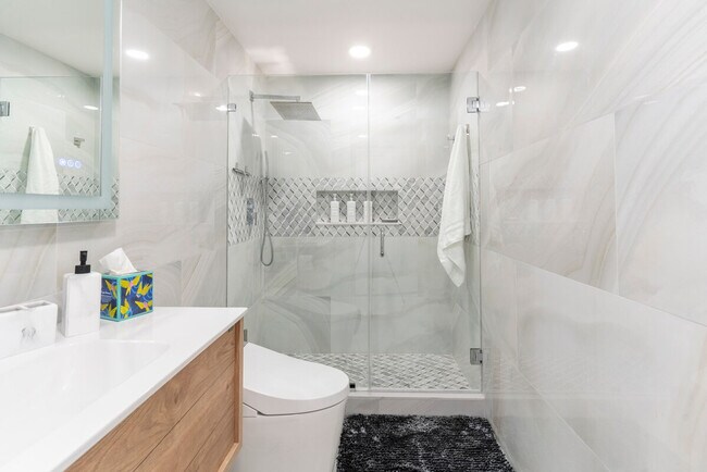 Building Photo - 2280 SW 32nd Ave