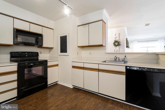 Building Photo - 7511 Ashby Ln