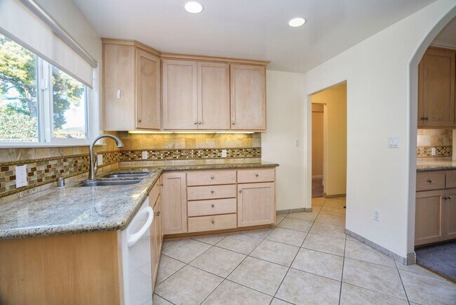 Building Photo - 3BR/1BA North Shoreview Home with Yard & Redwood Deck | Pet Friendly | Near Caltrain | YouTube Tour