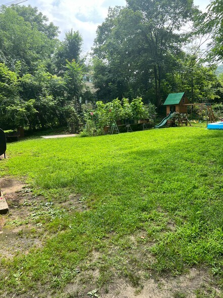 Backyard - 5 River Rd