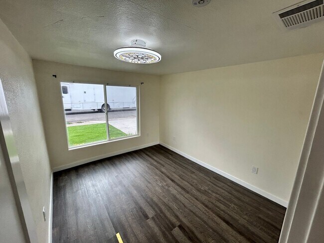 Building Photo - 1525 W Orangeburg Ave