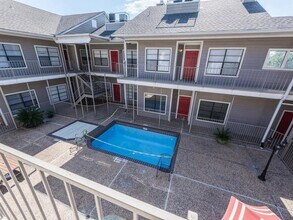 Building Photo - PRELEASE 8/15/2025 2 bed 2 bath