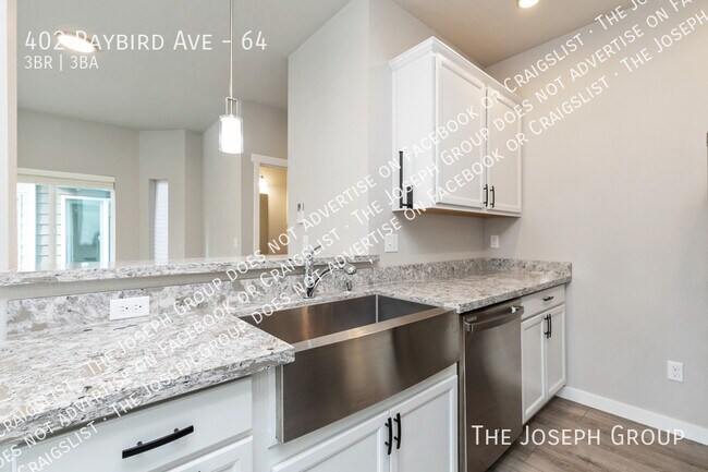 Building Photo - 402 Raybird Ave