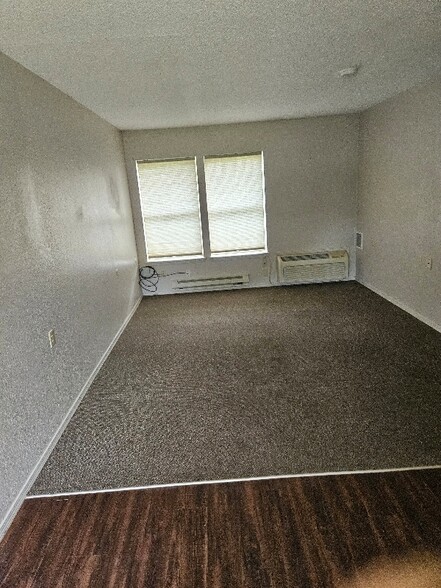 Building Photo - 314 Hutchinson St