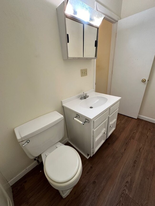 Building Photo - 1 Bedroom,1 Bath Apartment Colonial Height...