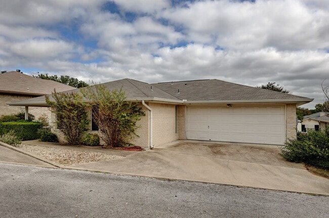 Building Photo - 212 Oak Hill Dr