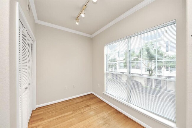 Building Photo - 9200 Westheimer Rd