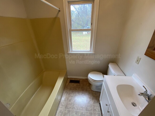 Building Photo - 8442 Indiantown Rd