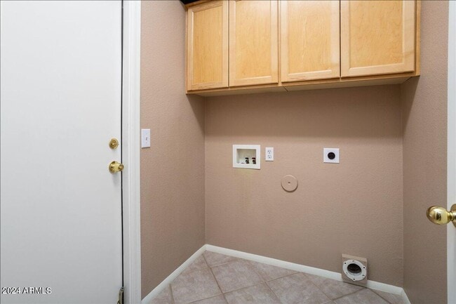 Building Photo - Spacious Corner Lot Home with 3-Car Garage in Surprise