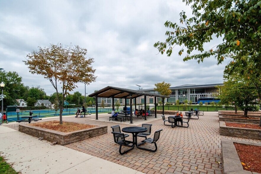 Building Photo - 3926 10th St NE