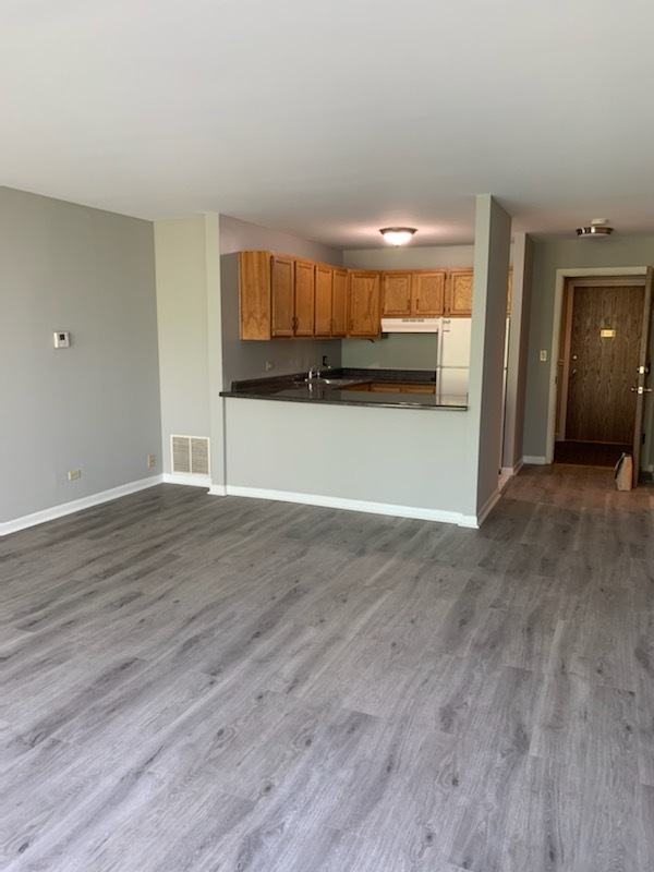 Main room facing kitche - 5820 Oakwood Dr