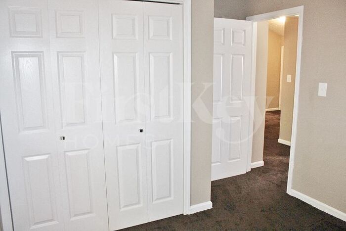 Building Photo - 8748 Woodpointe Cir