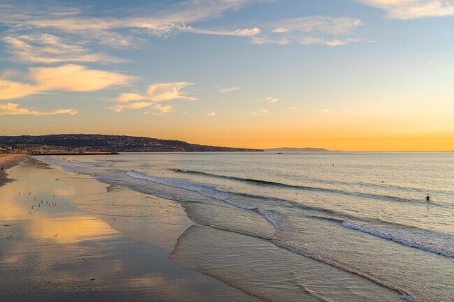 Building Photo - Beautiful Hermosa Beach Townhome Rental!
