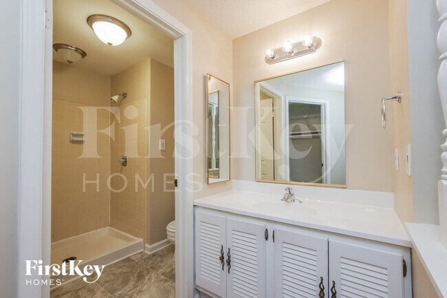 Building Photo - 7225 Rollingridge Dr