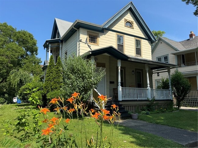 Primary Photo - 39 Edmonds St