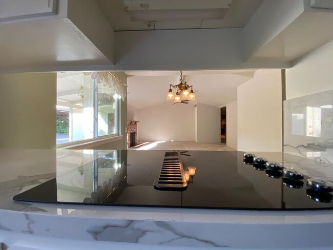 Primary Photo - 1217 W Tenaya Way