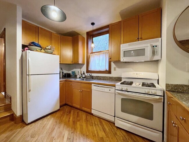 Building Photo - 448 Jersey Ave