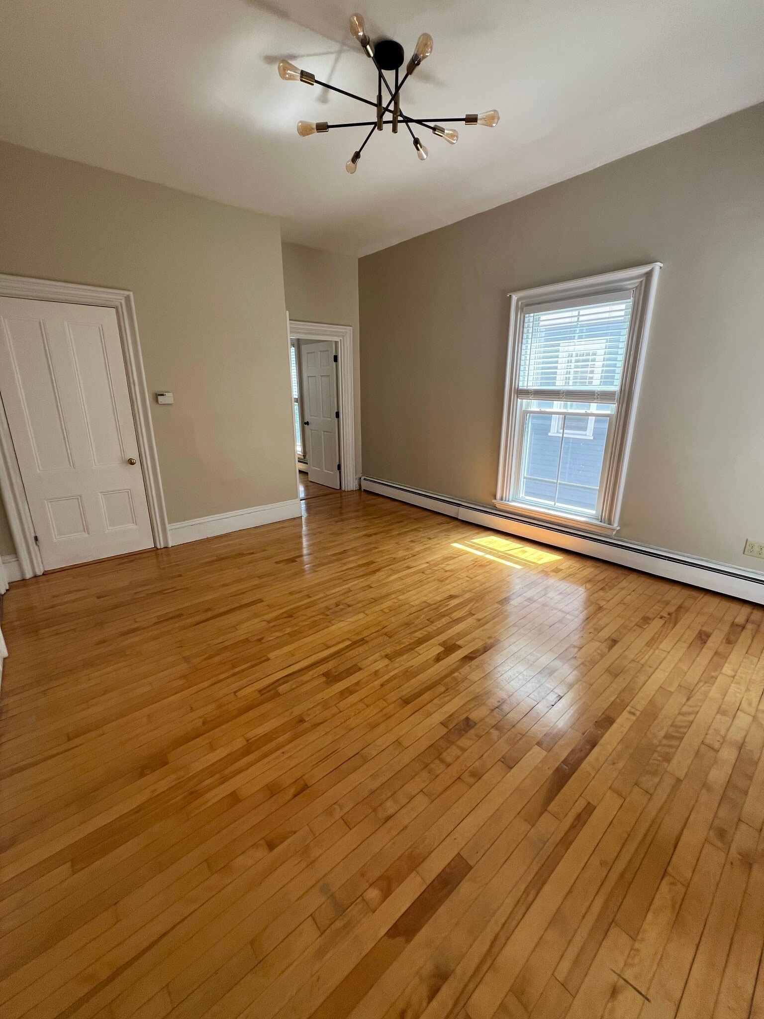 Spacious living room - 130 Emery St