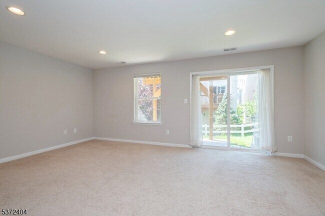 Building Photo - 1601 Hights Farm Rd S