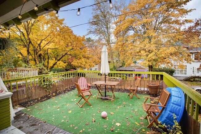 Building Photo - 2422SE / 2424SE