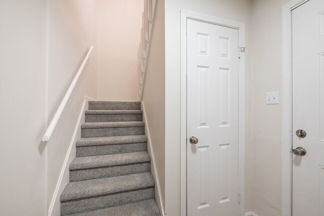 Building Photo - Newly Renovated 3 Bedrooms 2.5 Bathroom Home