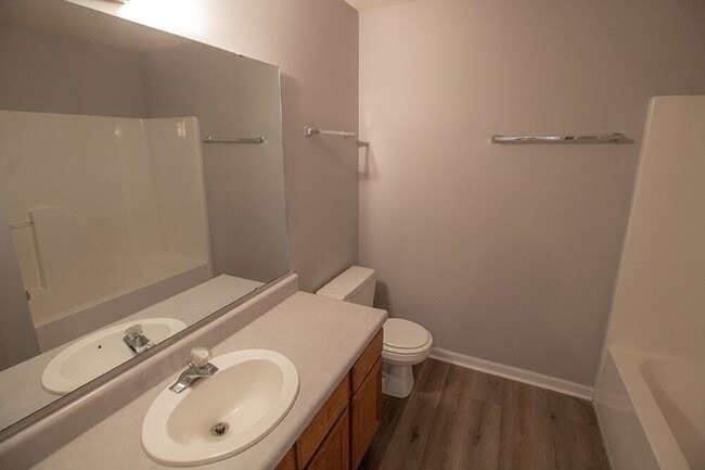 Building Photo - 2533 Northampton Dr