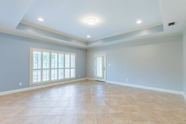 Building Photo - 6149 Madison Dr