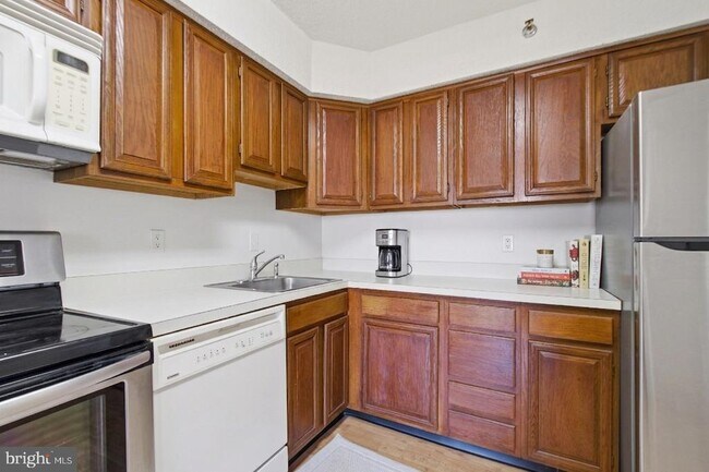 Building Photo - 3709 S George Mason Dr