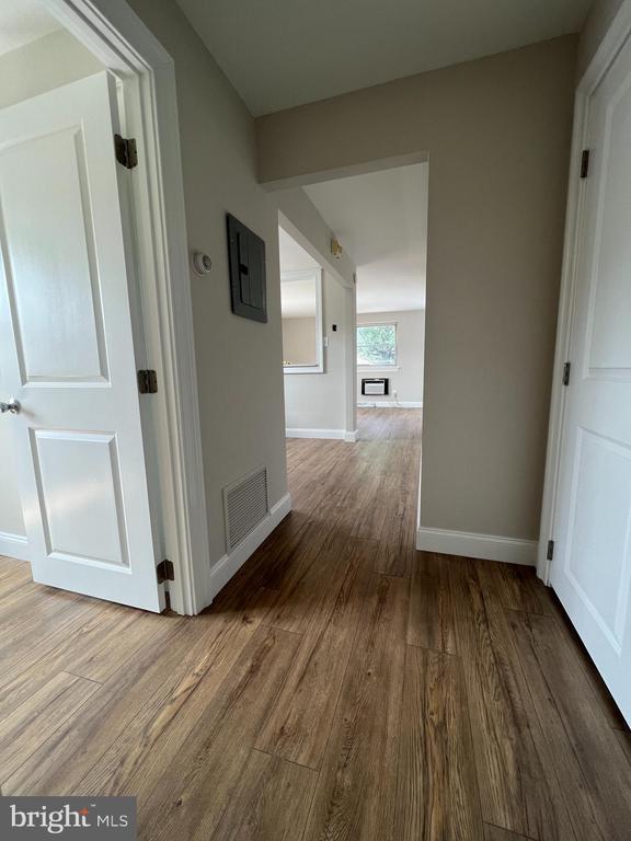 Building Photo - 550 N Line St