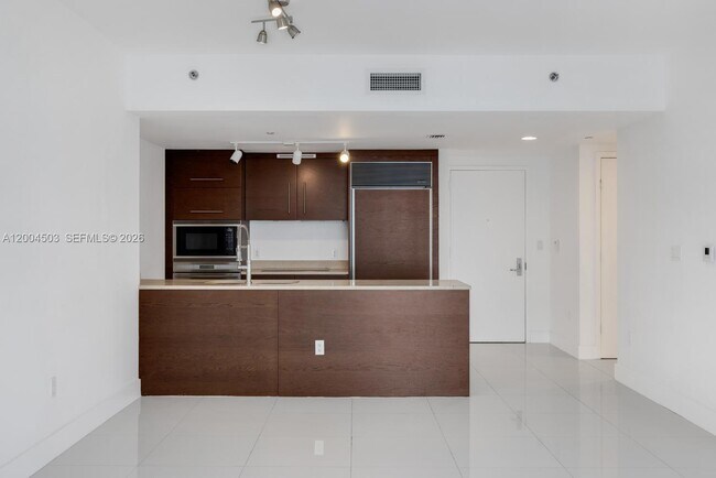 Building Photo - 465 Brickell Ave