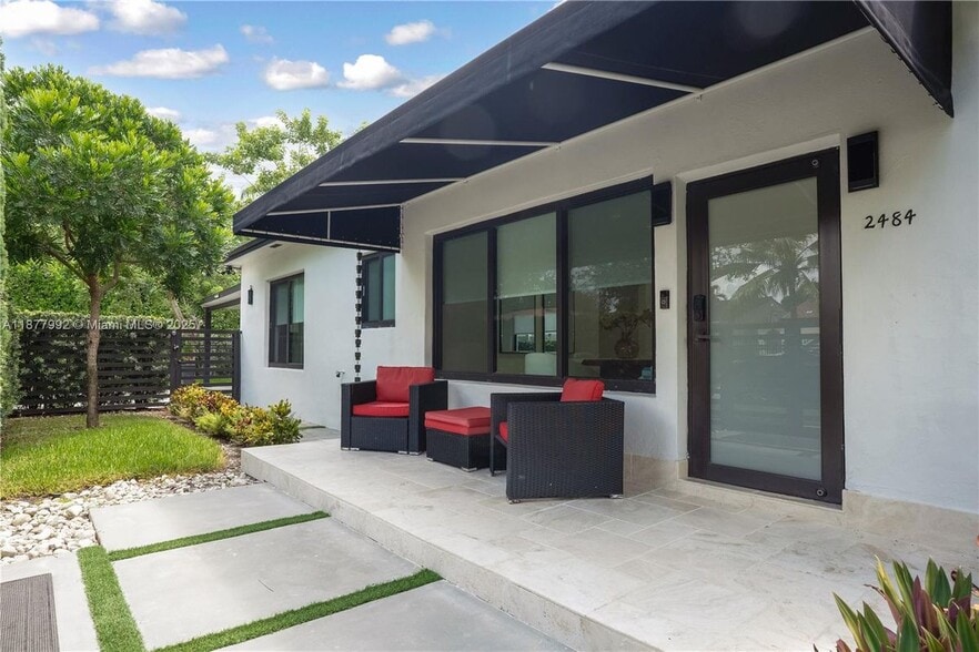 Primary Photo - 2484 SW 25th St