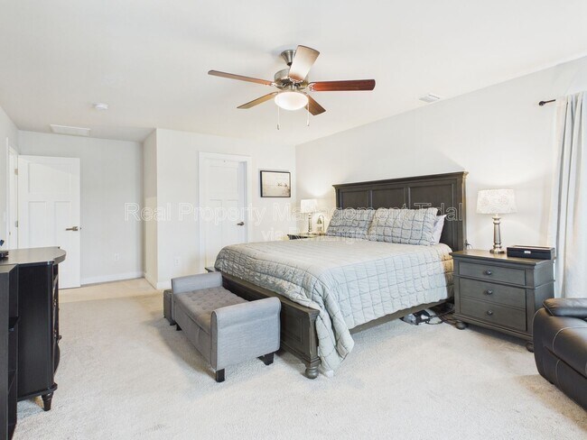 Building Photo - 555 Oliver Wy