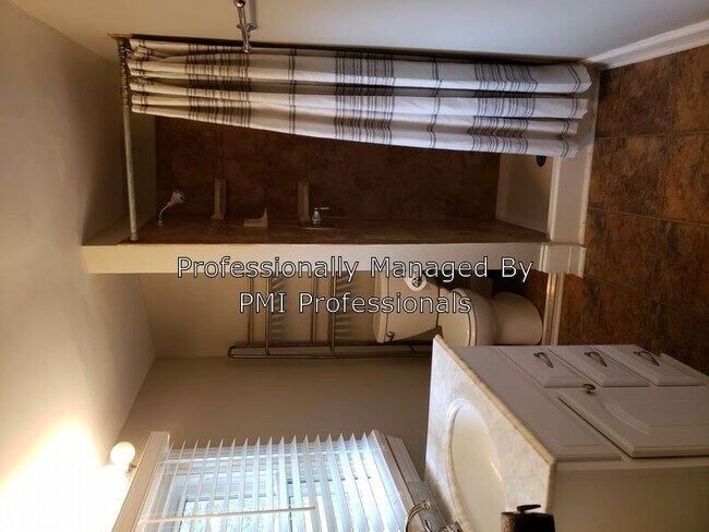 Building Photo - 909 Haynes Dr