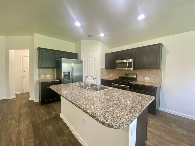 Building Photo - Updated Home in Pioneer Crossing! Available for July!