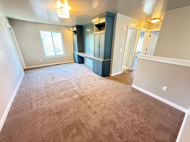 Building Photo - 4 Bedroom with 3 Car Garage in Meridian