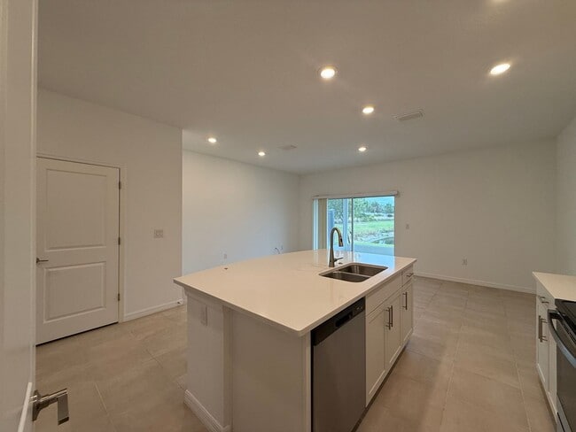 Building Photo - Palmero Community ~ 3 bed/ 2.5 bath Townhouse