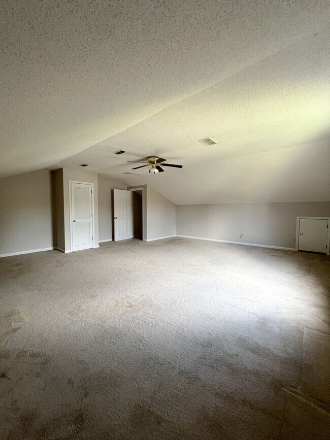 Building Photo - Gorgeous Single-Family Home! Large Deck, B...