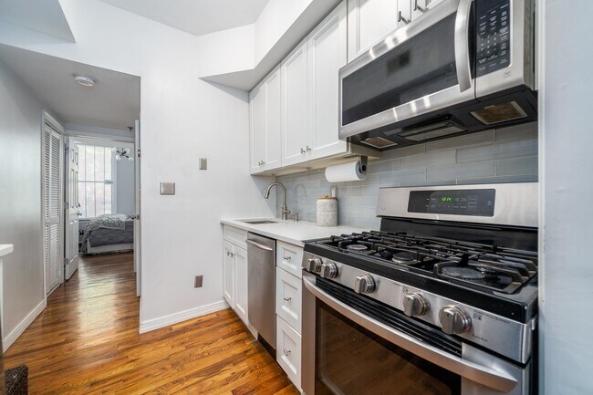 Building Photo - 512 1st St