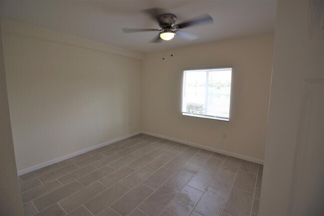 Building Photo - 1145 Golden Lakes Blvd