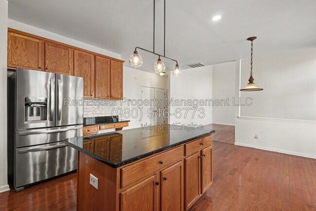 Building Photo - 7864 Whispering Wood Dr