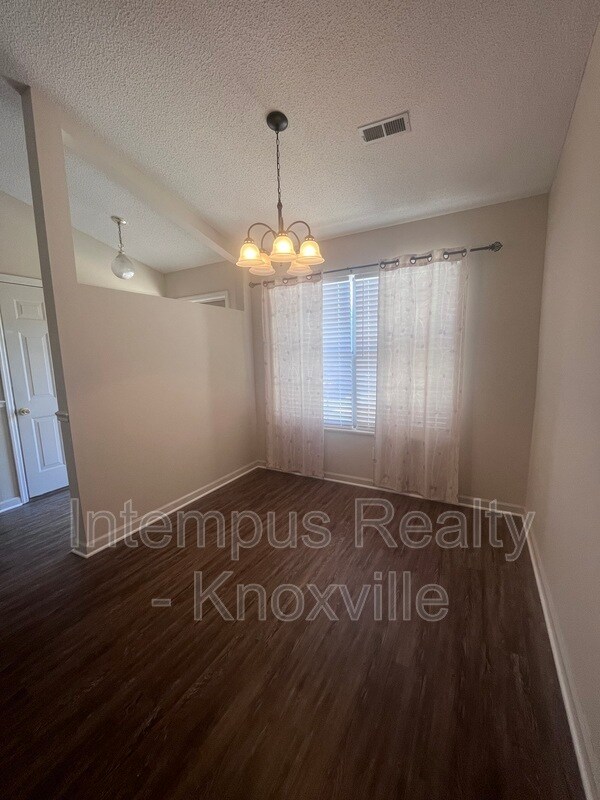 Building Photo - 813 Villaview Way